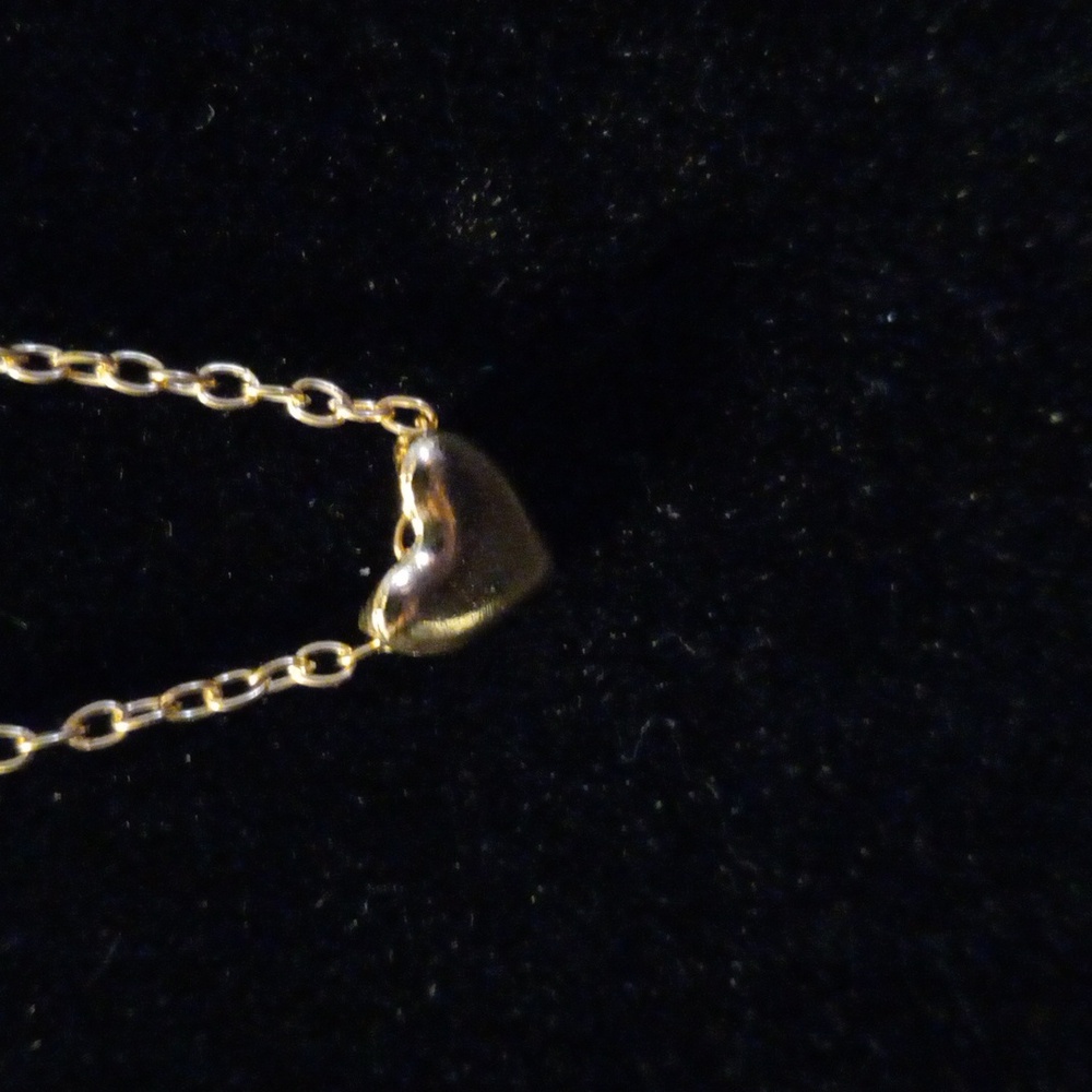 Pretty Lil heart shape gold tone heart pendant on a 16 inch chain.